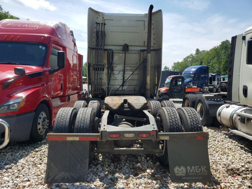 Volvo VNL SEMI TRUCK 2012 — Copart