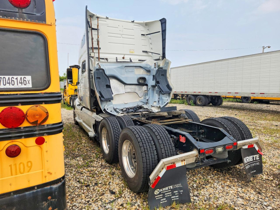 Volvo VNL SEMI TRUCK 2020 — Copart