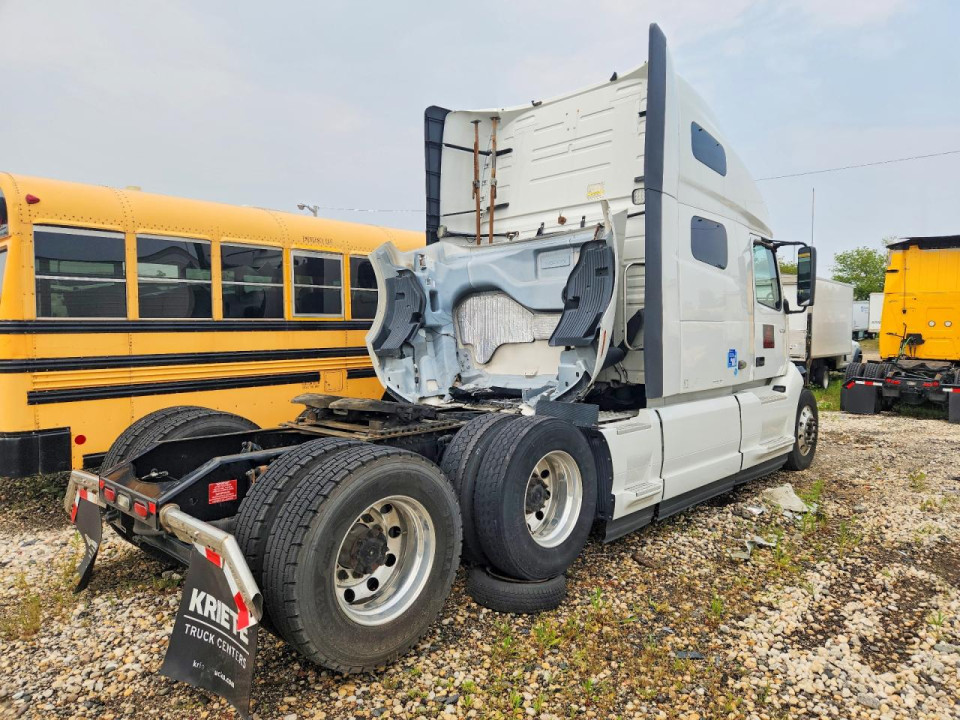 Volvo VNL SEMI TRUCK 2020 — Copart