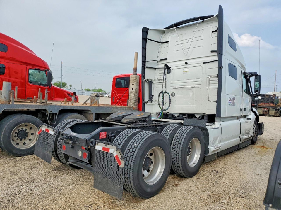 Volvo VNL SEMI TRUCK 2025 — Copart