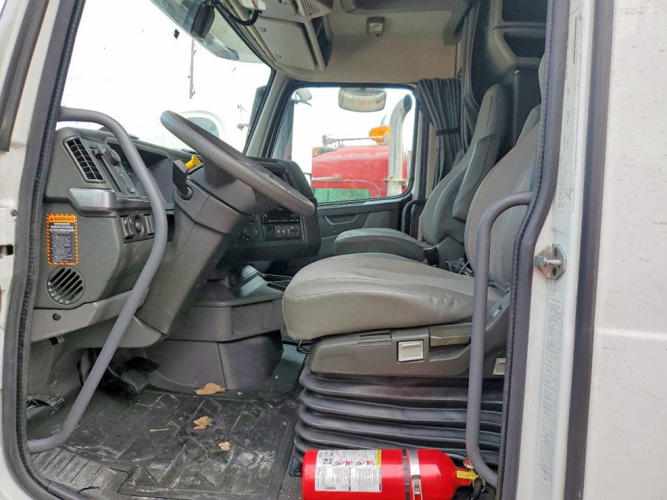 Volvo VNL SEMI TRUCK 2025 — Copart