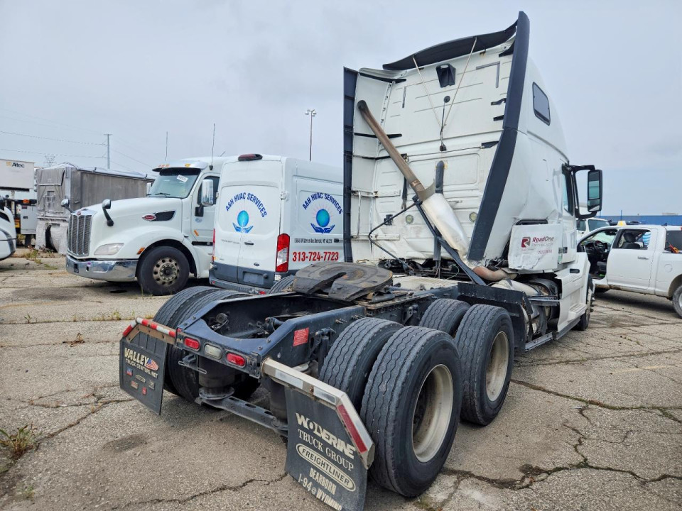 Volvo VNL SEMI TRUCK 2014 — Copart