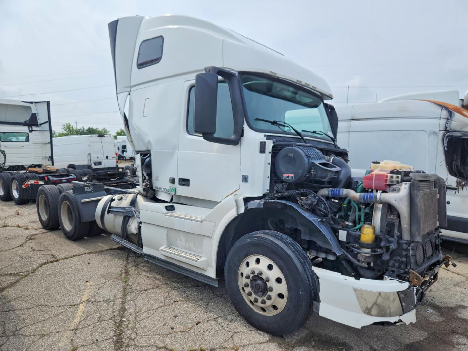 Volvo VNL SEMI TRUCK 2014 — Copart