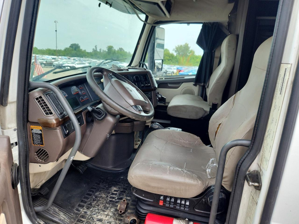 Volvo VNL SEMI TRUCK 2014 — Copart