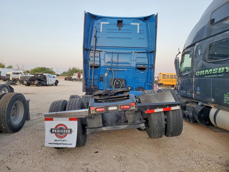 Volvo VNL SEMI TRUCK 2023 — Copart