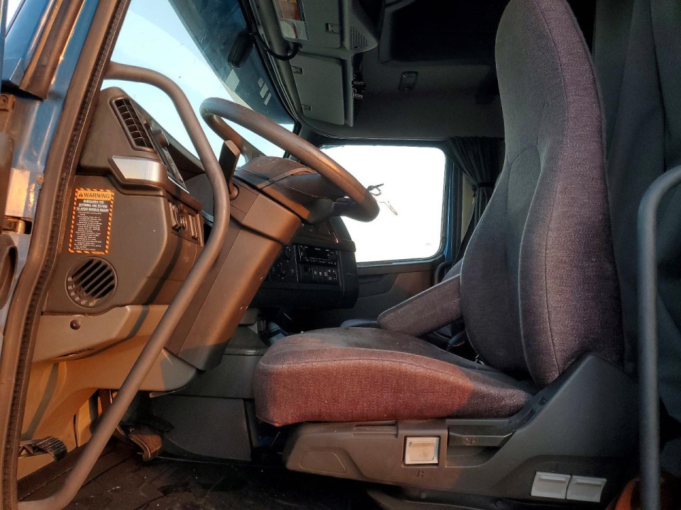Volvo VNL SEMI TRUCK 2023 — Copart