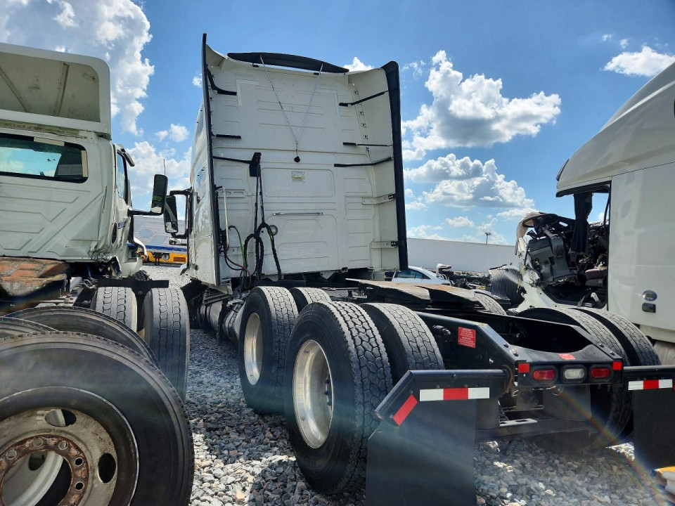 Volvo VNL SEMI TRUCK 2024 — Copart