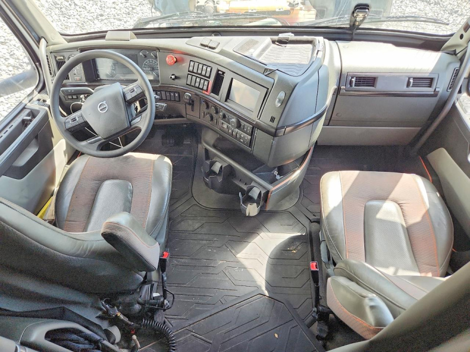 Volvo VNL SEMI TRUCK 2024 — Copart