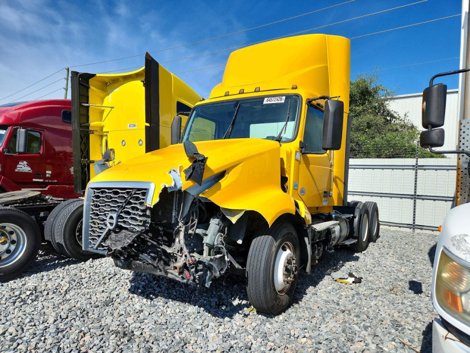 Volvo VNL SEMI TRUCK 2022 — Copart