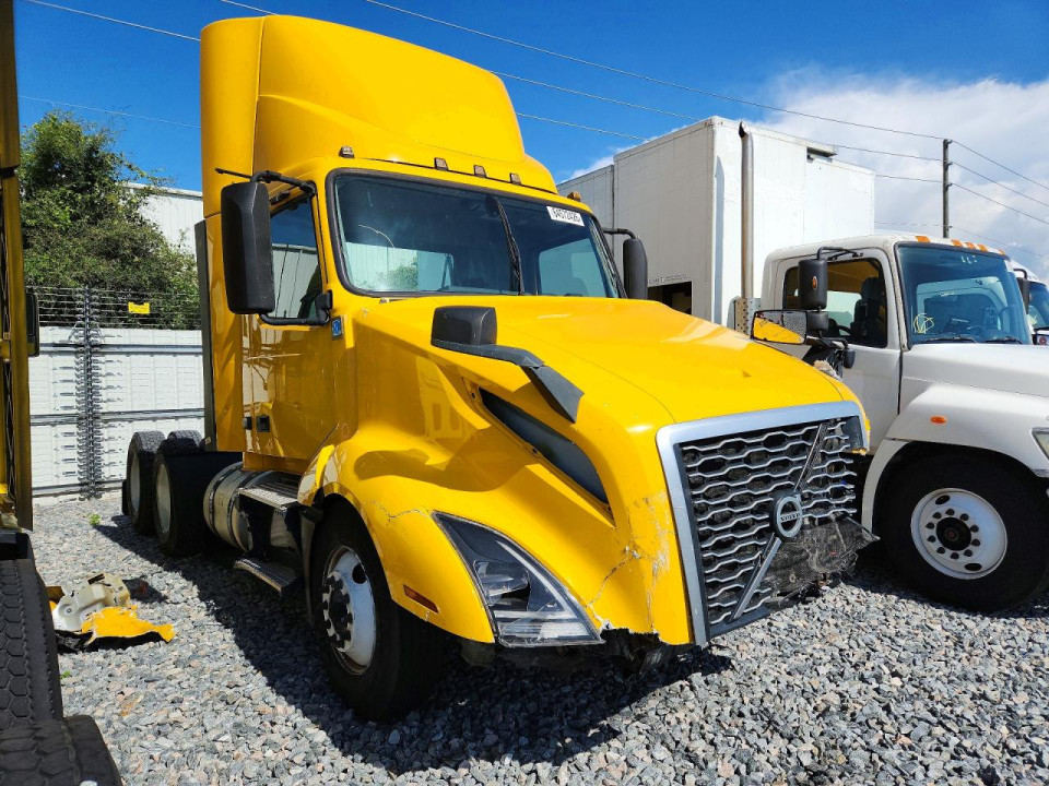 Volvo VNL SEMI TRUCK 2022 — Copart