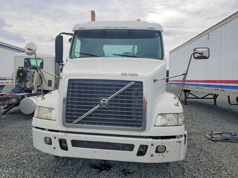 Volvo VNM SEMI TRUCK 2014 — Copart