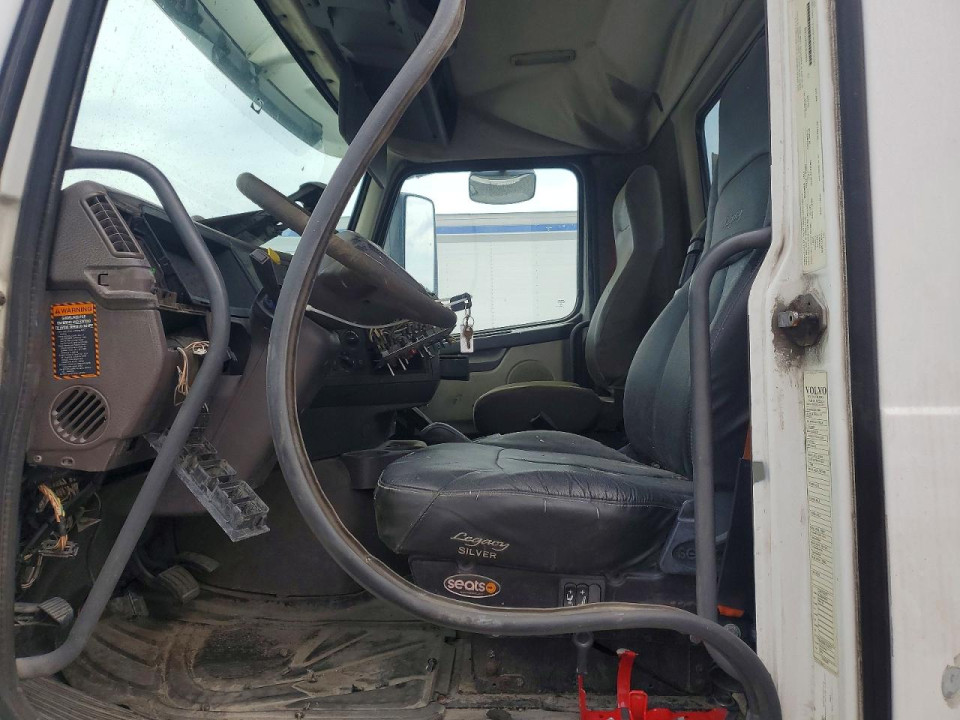 Volvo VNM SEMI TRUCK 2014 — Copart