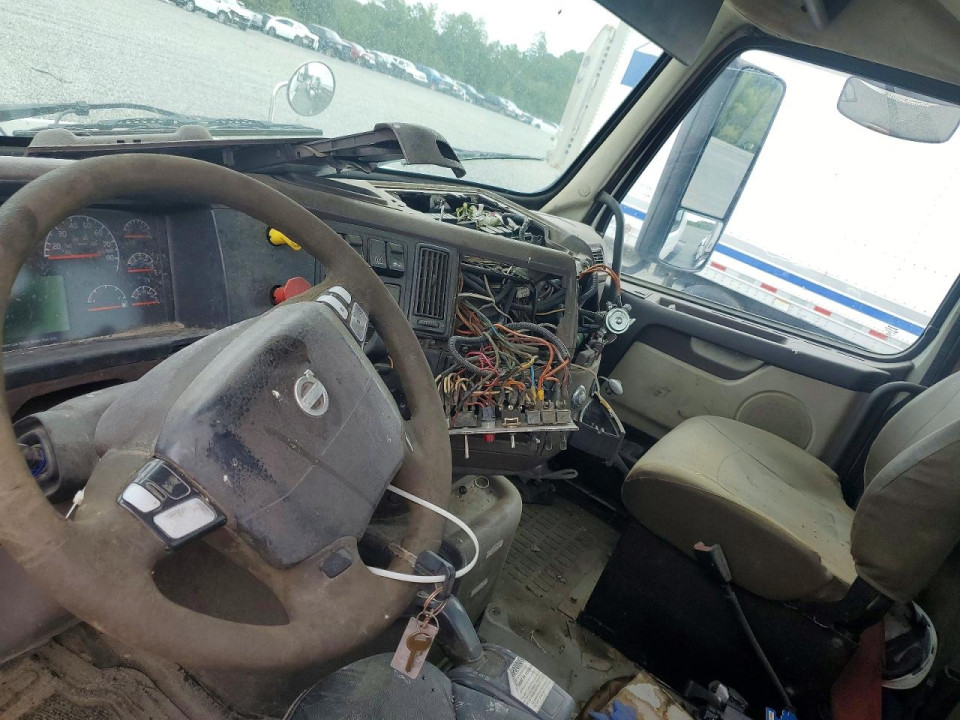 Volvo VNM SEMI TRUCK 2014 — Copart