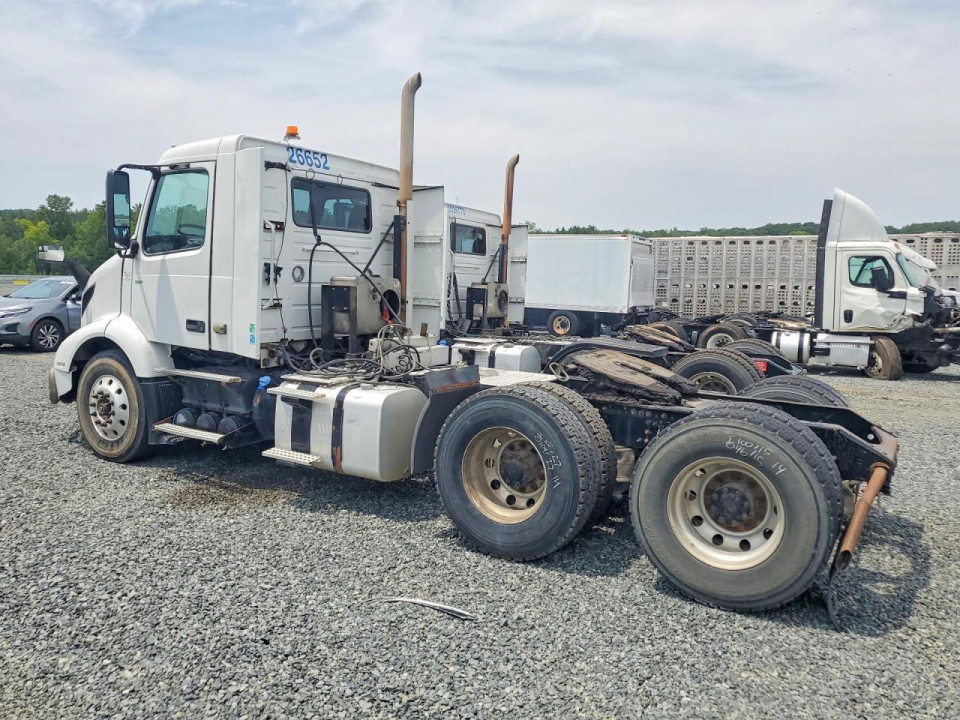 Volvo VNR SEMI TRUCK 2019 — Copart