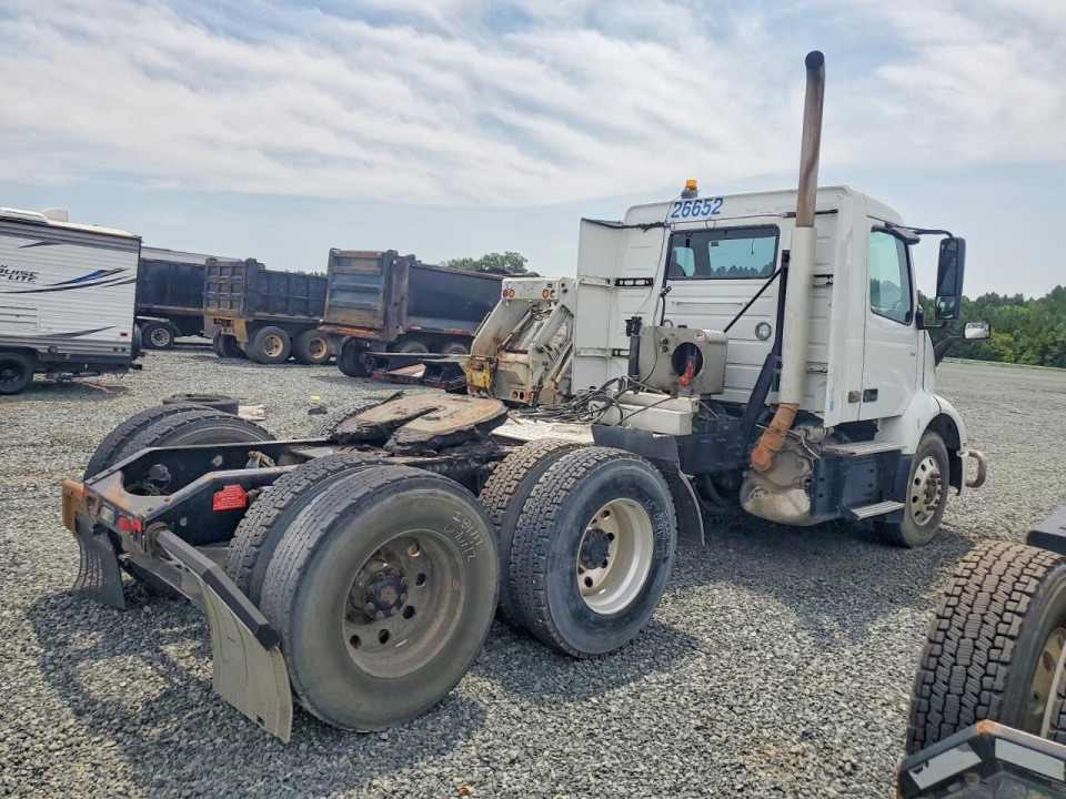 Volvo VNR SEMI TRUCK 2019 — Copart