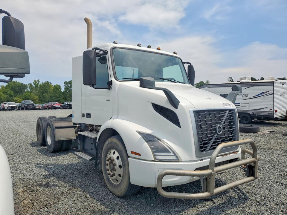 Volvo VNR SEMI TRUCK 2019 — Copart