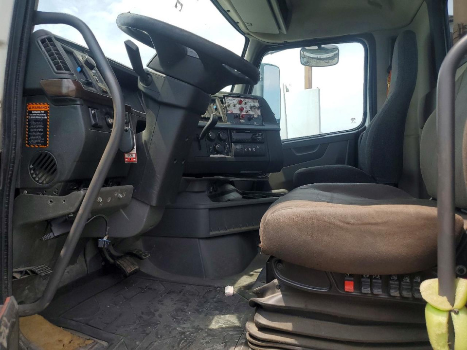 Volvo VNR SEMI TRUCK 2019 — Copart