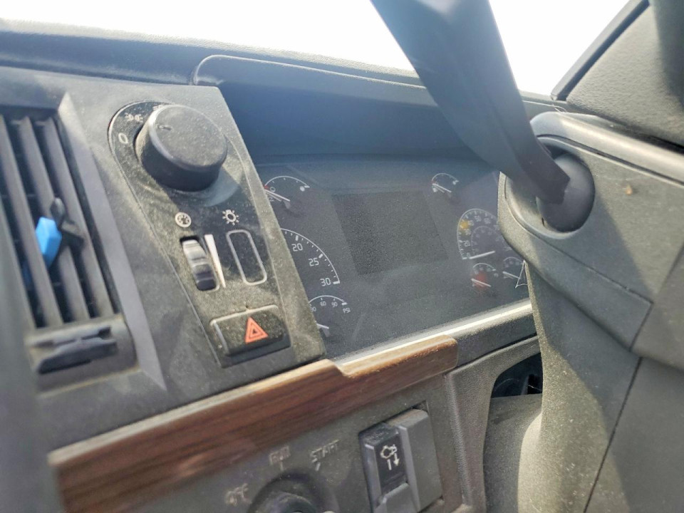 Volvo VNR SEMI TRUCK 2019 — Copart