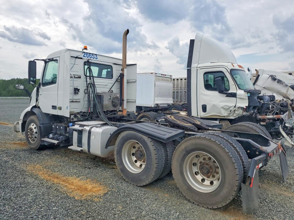 Volvo VNR SEMI TRUCK 2019 — Copart