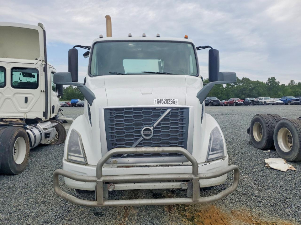 Volvo VNR SEMI TRUCK 2019 — Copart