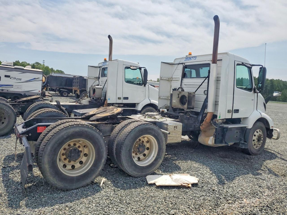 Volvo VNR SEMI TRUCK 2020 — Copart
