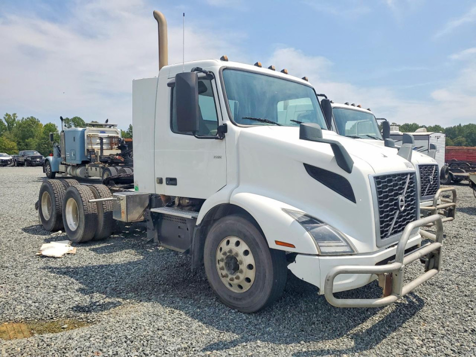 Volvo VNR SEMI TRUCK 2020 — Copart