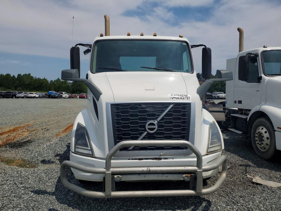 Volvo VNR SEMI TRUCK 2020 — Copart