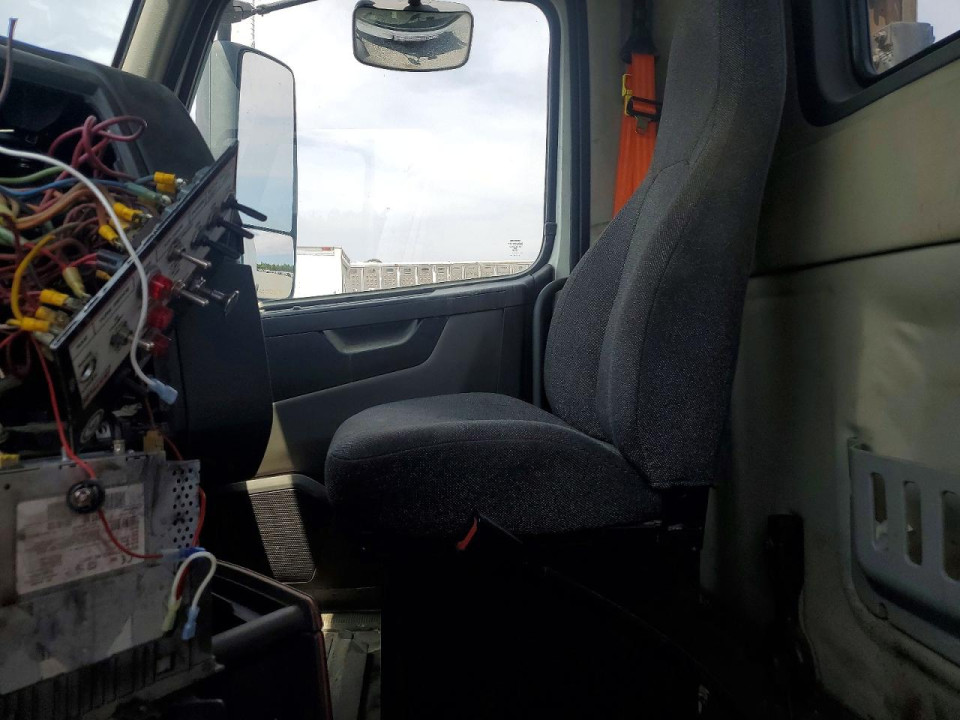 Volvo VNR SEMI TRUCK 2020 — Copart