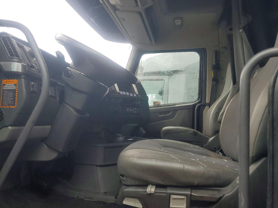 Volvo VNL SEMI TRUCK 2020 — Copart
