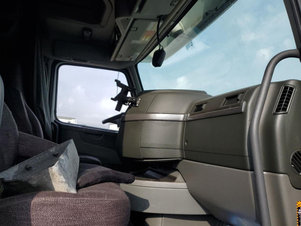 Volvo VNL SEMI TRUCK 2020 — Copart