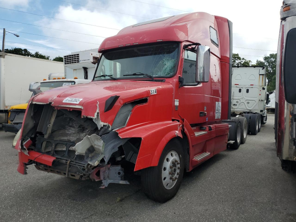 Volvo VNL SEMI TRUCK 2013 — Copart