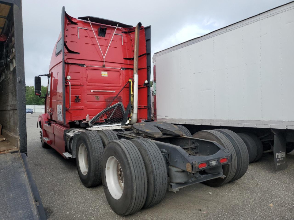 Volvo VNL SEMI TRUCK 2013 — Copart