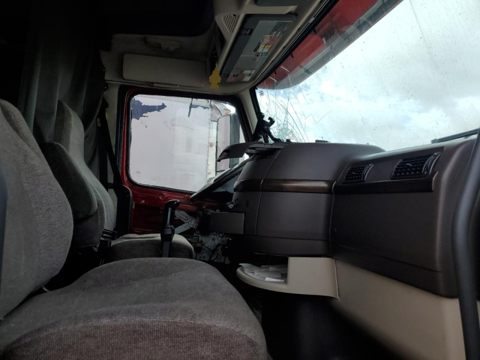 Volvo VNL SEMI TRUCK 2013 — Copart