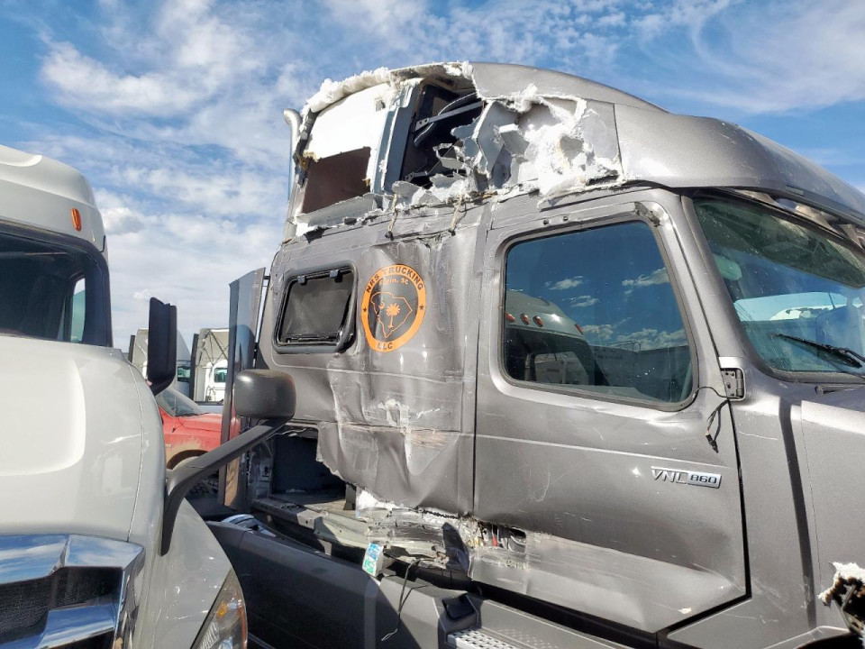 Volvo VNL SEMI TRUCK 2020 — Copart