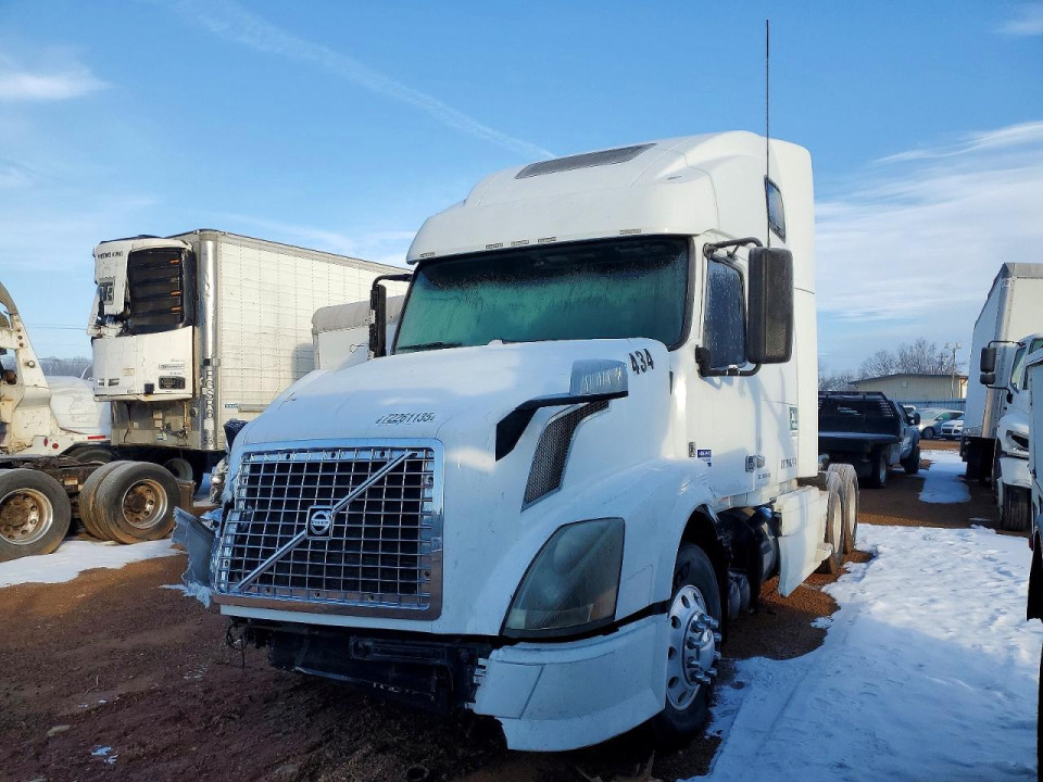 Volvo VNL SEMI TRUCK 2011 — Copart