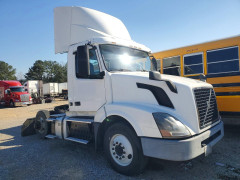 Volvo VNL SEMI TRUCK 2017 — Copart