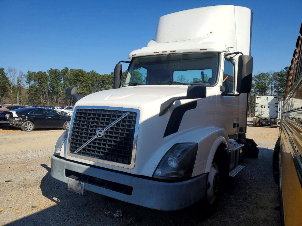 Volvo VNL SEMI TRUCK 2017 — Copart
