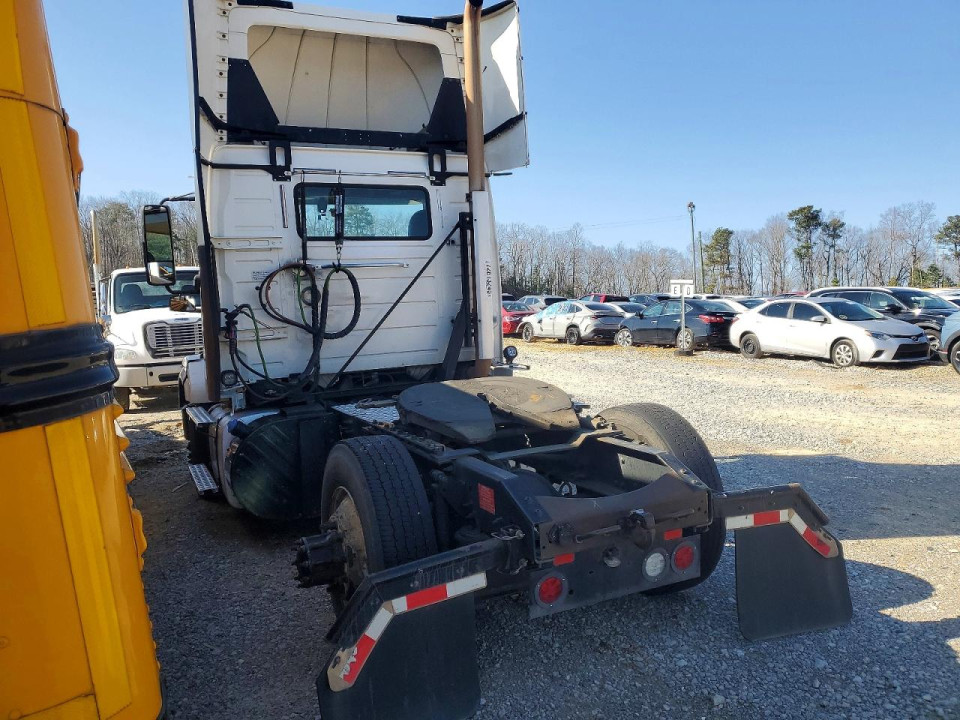 Volvo VNL SEMI TRUCK 2017 — Copart
