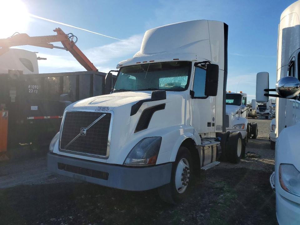 Volvo VNL SEMI TRUCK 2016 — Copart