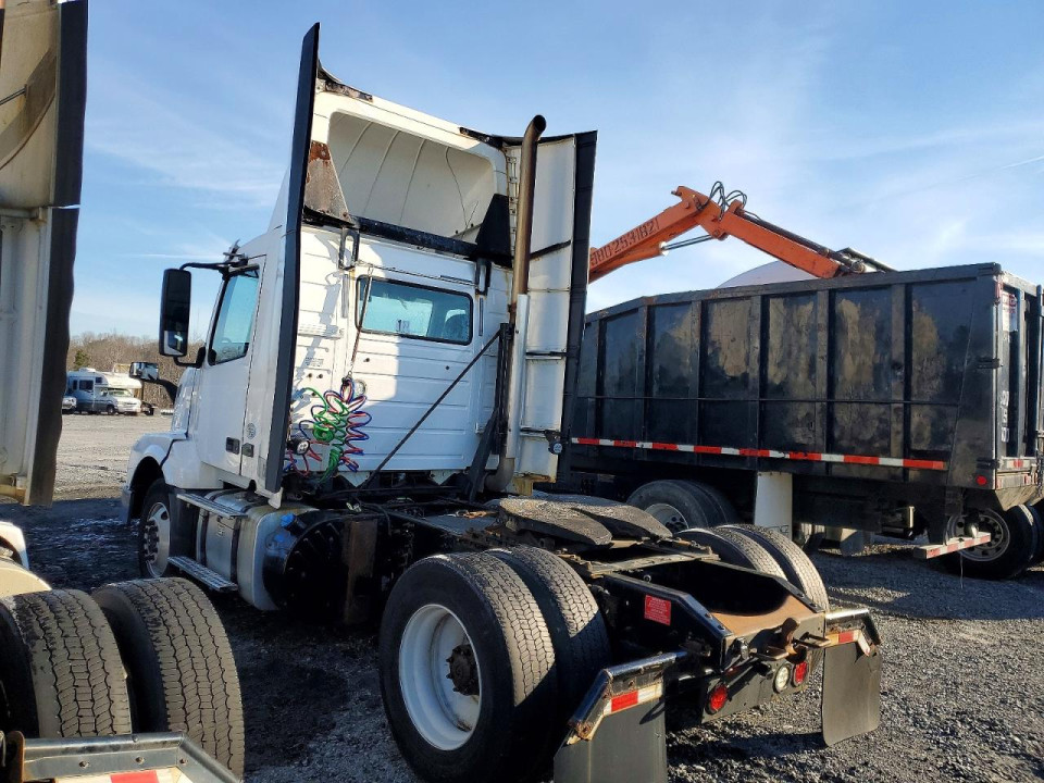 Volvo VNL SEMI TRUCK 2016 — Copart