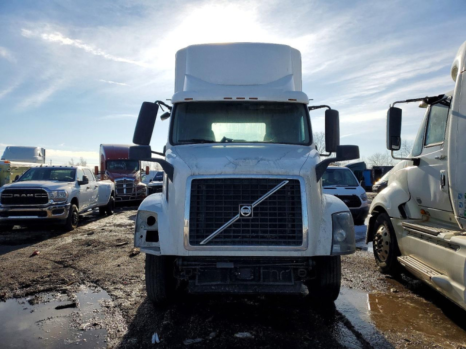 Volvo VNL SEMI TRUCK 2017 — Copart