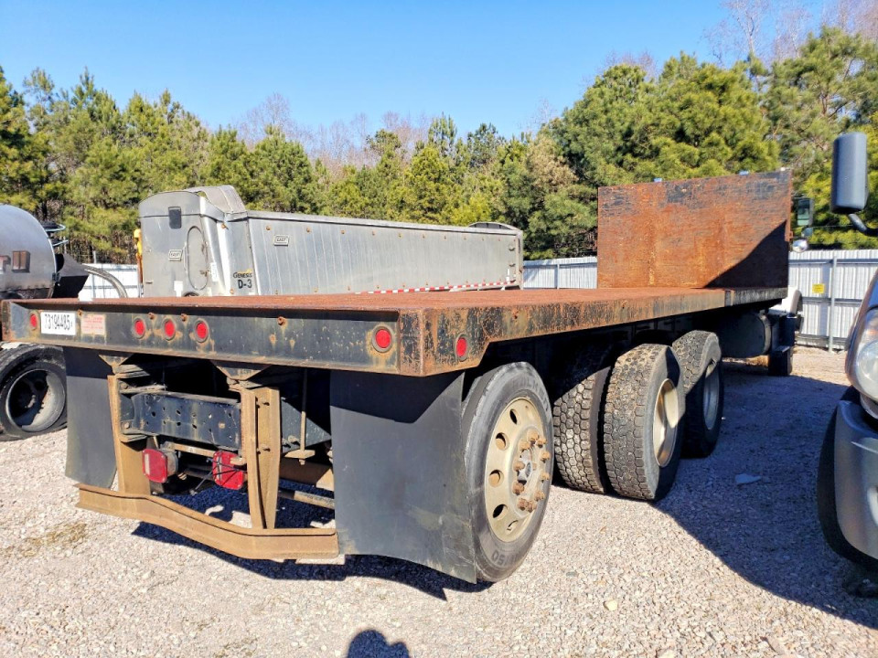 Volvo VHD FLATBED TRUCK 2014 — Copart