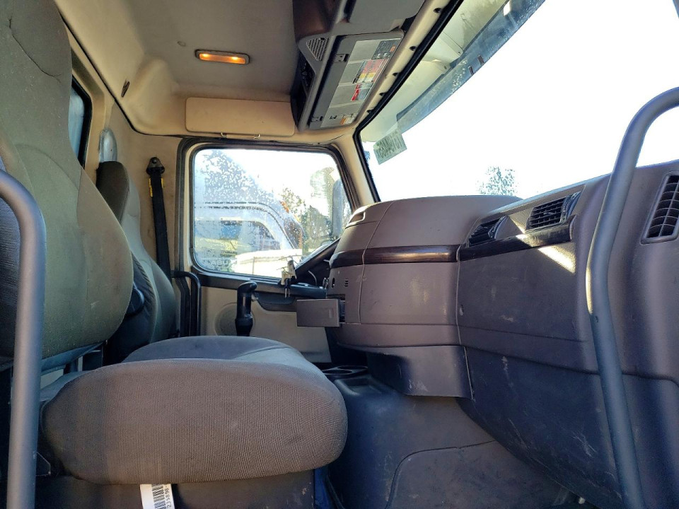 Volvo VHD FLATBED TRUCK 2014 — Copart