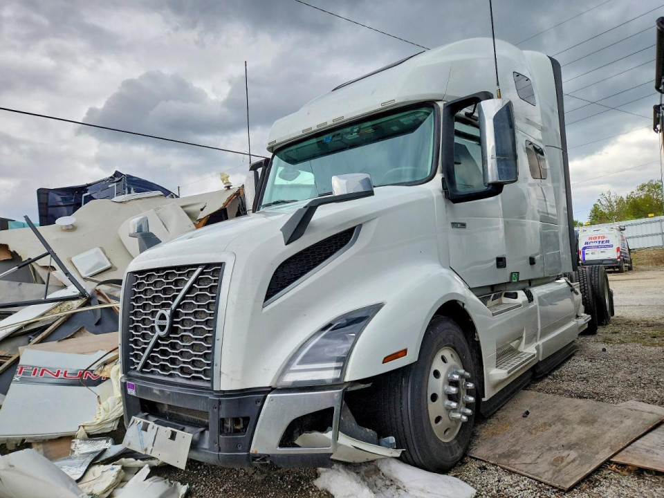 Volvo VNL SEMI TRUCK 2023 — Copart