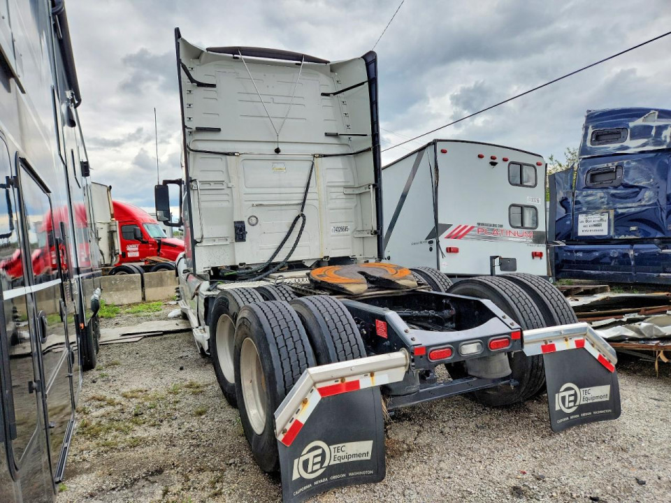 Volvo VNL SEMI TRUCK 2023 — Copart