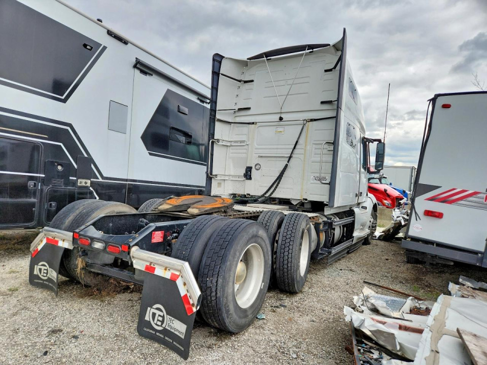 Volvo VNL SEMI TRUCK 2023 — Copart