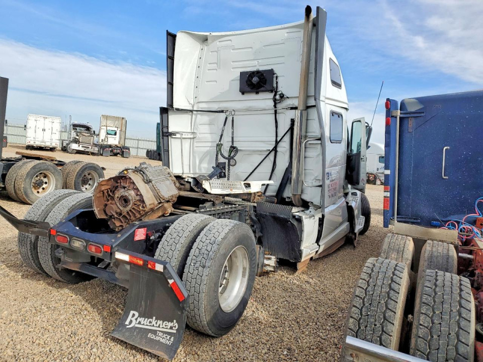 Volvo VNL SEMI TRUCK 2024 — Copart