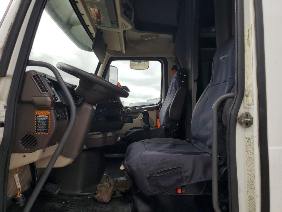 Volvo VNL SEMI TRUCK 2014 — Copart