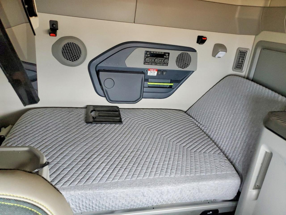 Volvo VNL SEMI TRUCK 2025 — Copart