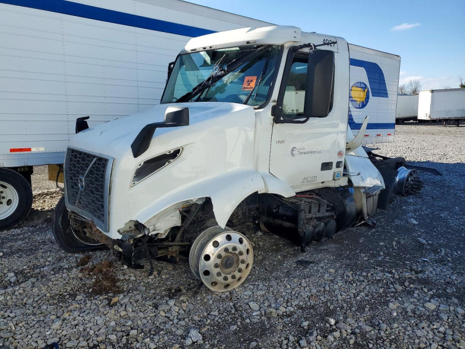 Volvo VNR SEMI TRUCK 2025 — Copart